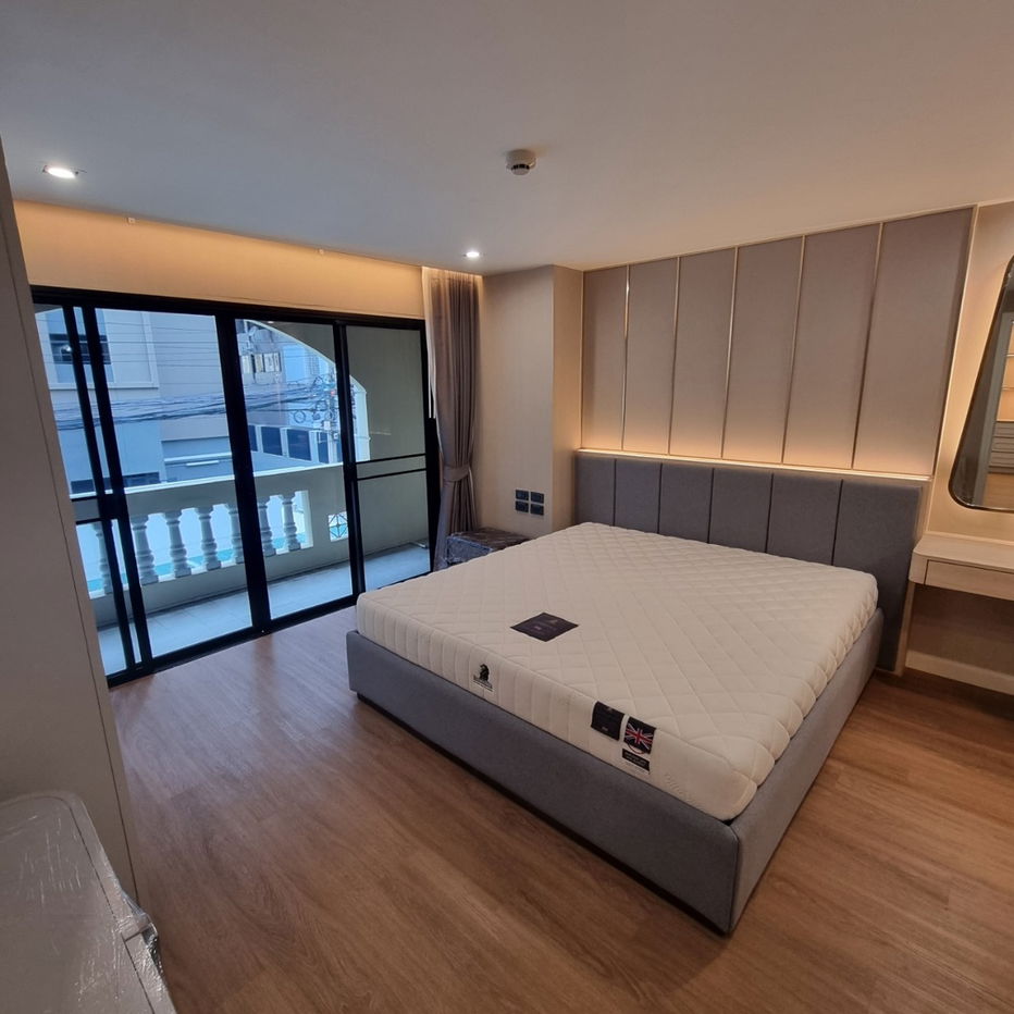 Silom terrace for rent 55,000-. walk 200 m. to mrt silom