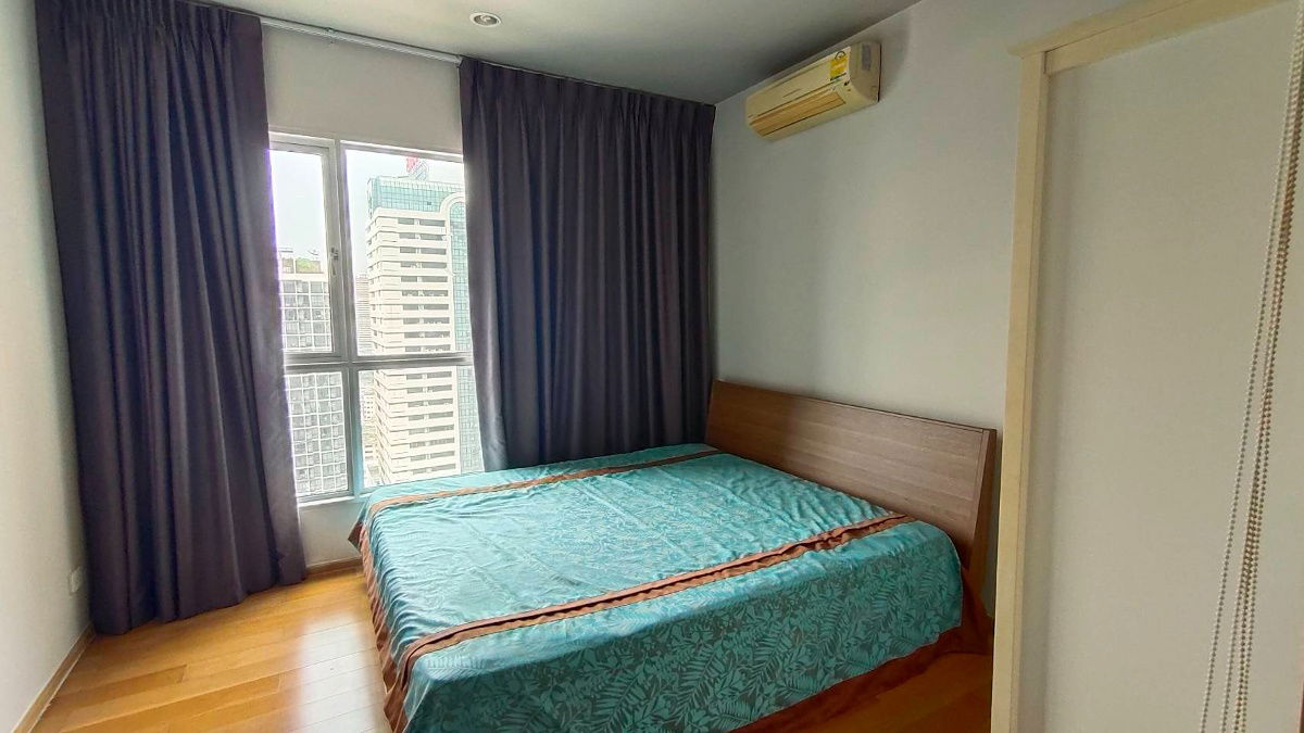 Condo for rent :  Hive condo Taksin line : @livingbkk