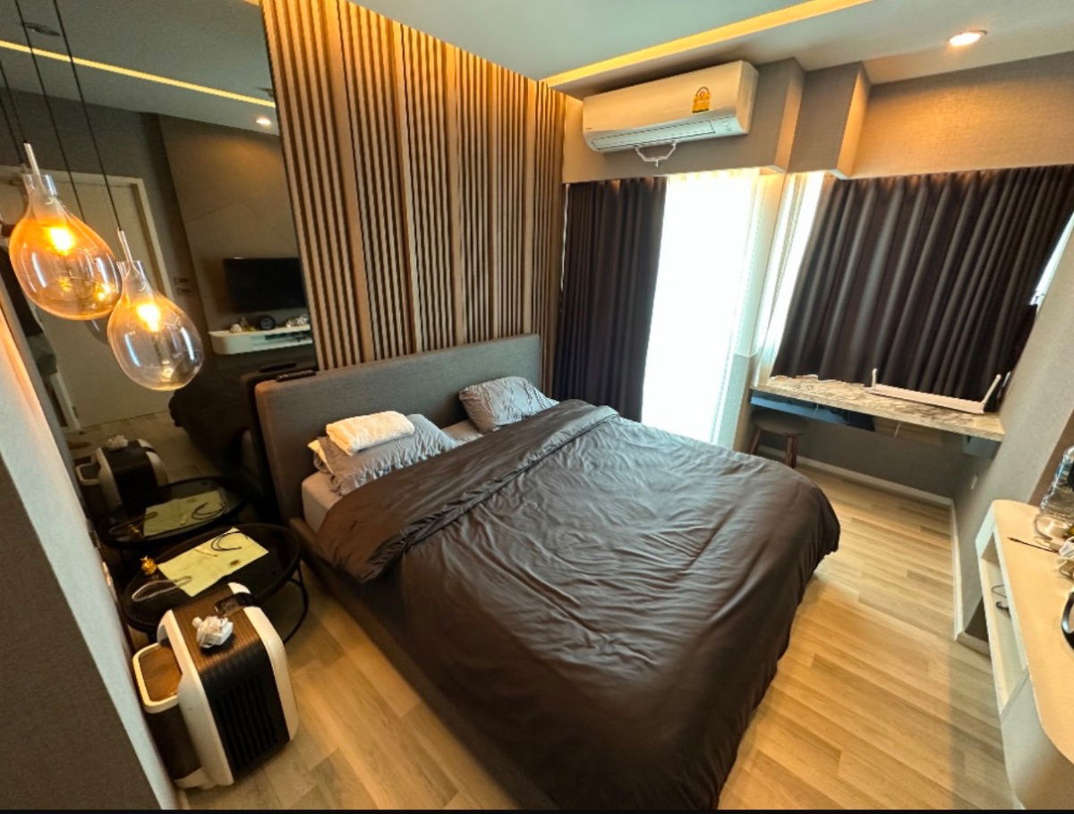 For rent: The Key Sathorn - Charoenrat, large room, beautifully , ready to move in, near Terminal 21 Rama 3. If interested, contact Line @841qqlnr