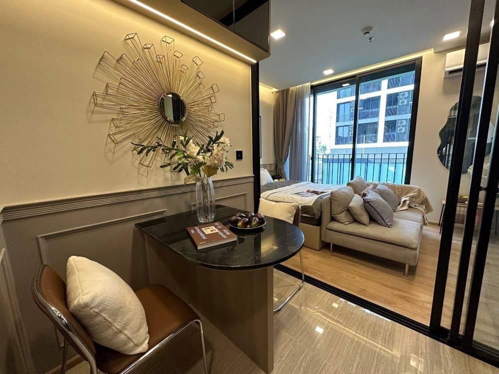 Renting Noble around ari new condition nice decor