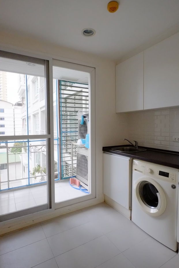 Condo rent The Bangkok Sathorn-Taksin parking car rent