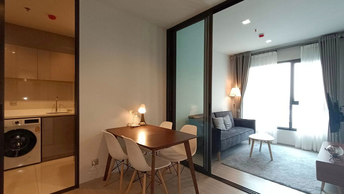 Life Asoke Rama9 Condo for rent near MRT Rama9 Airport link, Bangkok