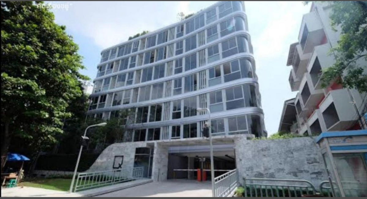 For rent, Q Prasarnmit, 2 bedrooms, beautiful, ready to move in, near Srinakharinwirot University (SWU). If interested, contact Line @841qqlnr