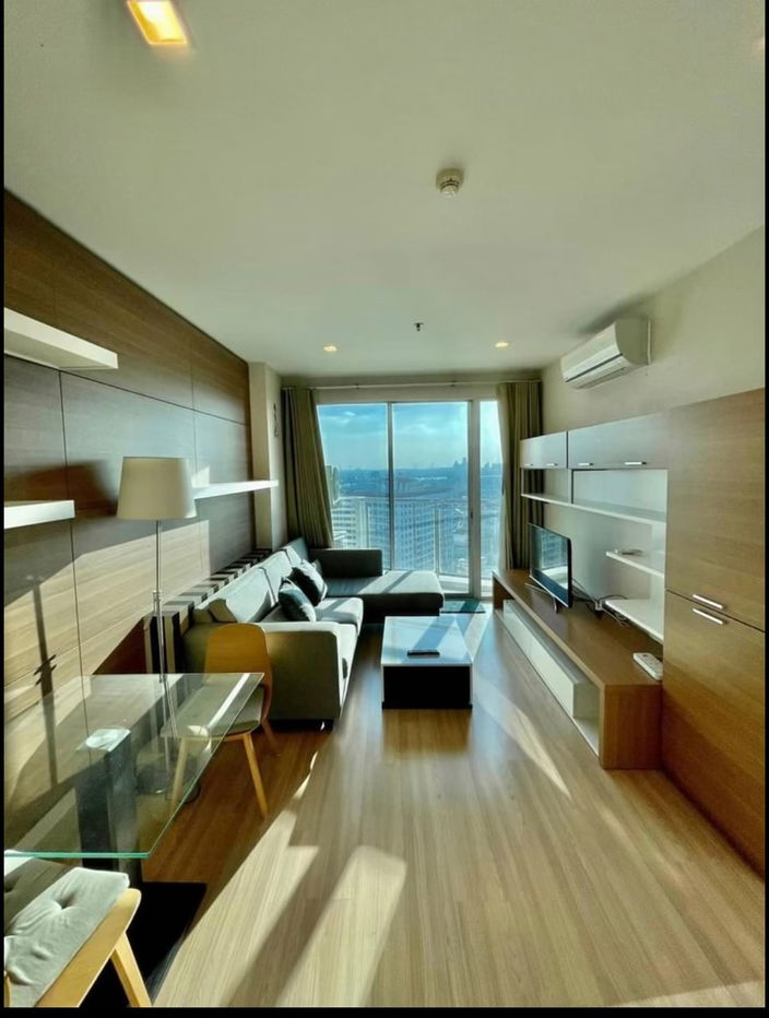 for rent SkyWalk. 1bed 54sqm. Line id: @pfagent