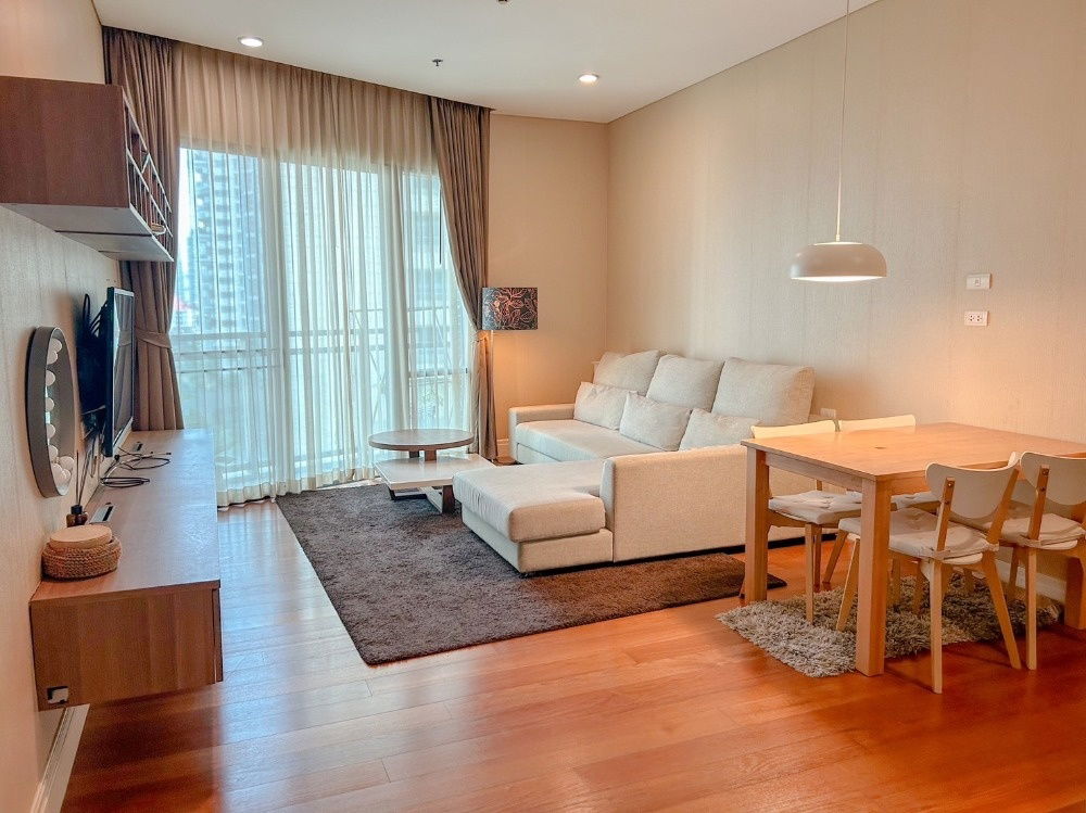 Bright Sukhumvit 24 / 1-bedroom with balcony