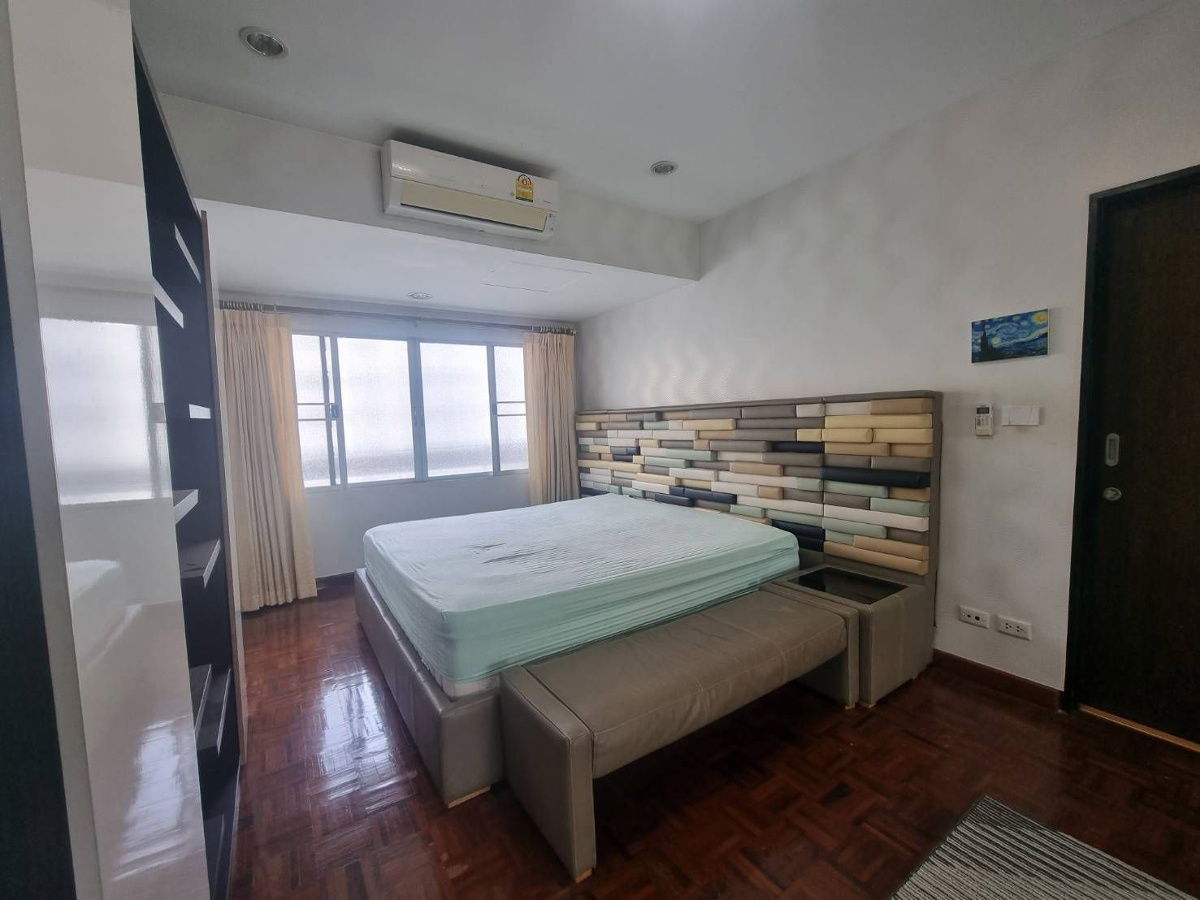P030 Urgent!  Condo for rent, Baan Prachaniwet, near Bon Marche Market, big room, beautiful, fully furnished, special price, has a washing machine.
