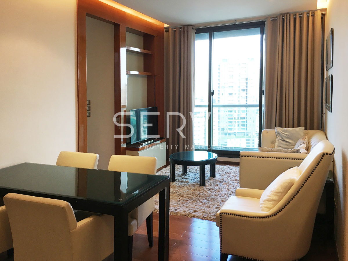 2 Beds with Bathtub Nice Room High Fl. 20+ Good Location Close to BTS Phrom Phong 500 m. at The Address Sukhumvit 28 Condo / For Rent