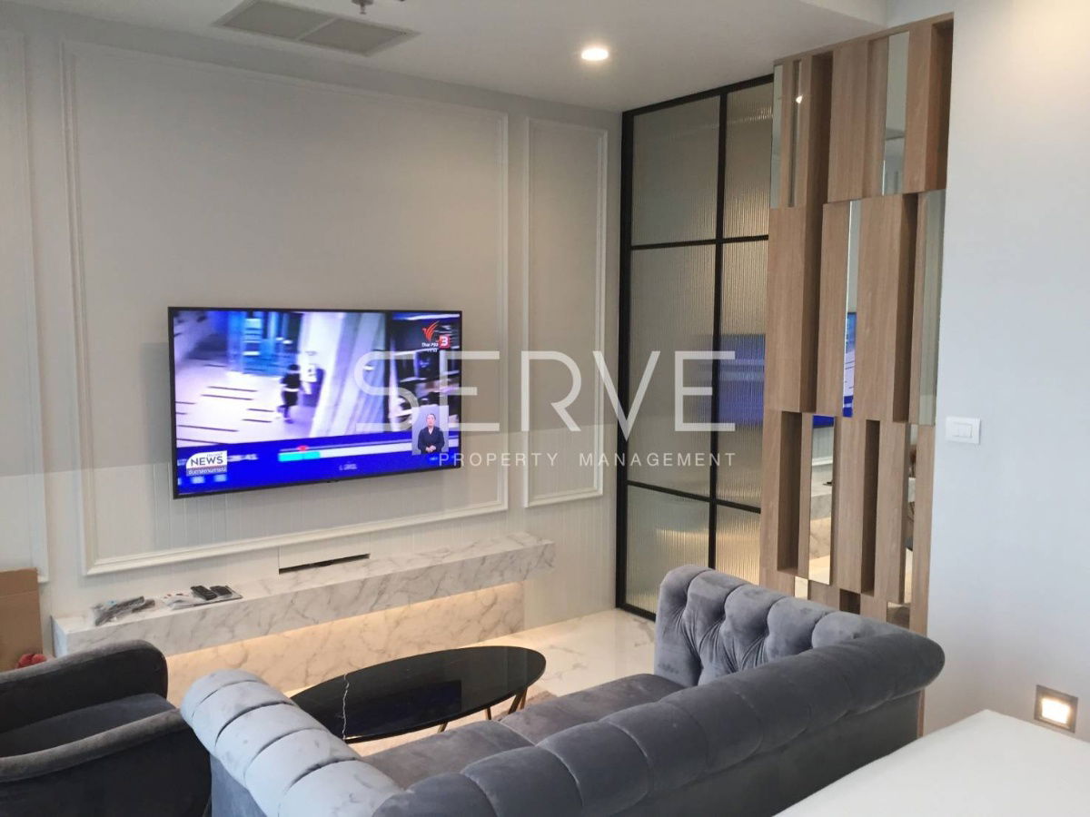 Large Studio with Partition 51.74 sq.m. Nice Room High Fl. 25+ Perfect Location BTS Phloen Chit at Noble Ploenchit Condo / For Rent