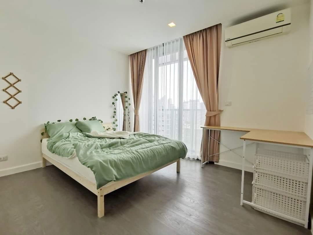 A Space size 34 sqm. Floor 22,  ★ The same side as Fortune Town ★ Thick wall ★ Nice Location, walking to MRT 9 min, Near Rama9