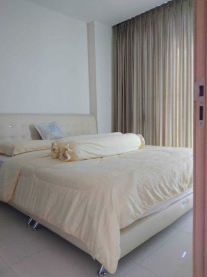 For rent condo Riviera Wongamat Pattaya 35.1 Sq,m Fully furnished (S03-1143)