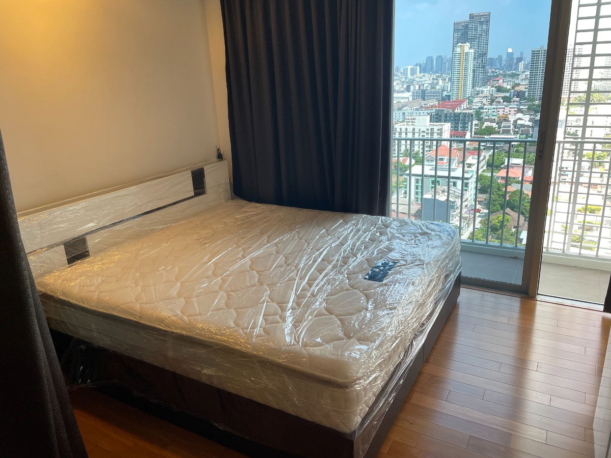 公寓出租：Abstracts Phahonyothin Park，准备入住。如有兴趣，请联系 Line @goodmanpro 或致电 0999029192。