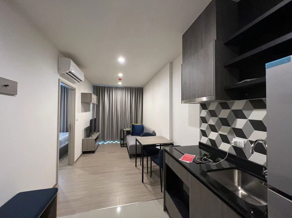 出租 THE BASE Phetchaburi-Thonglor 家具齐全（靠近 MRT Phetchaburi）