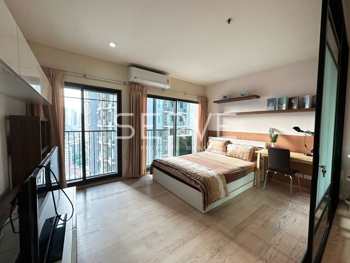 Homey Style Studio with Partition High Fl. 15+ Perfect Location Connect to BTS Thong Lo at Noble Remix Condo / For Rent