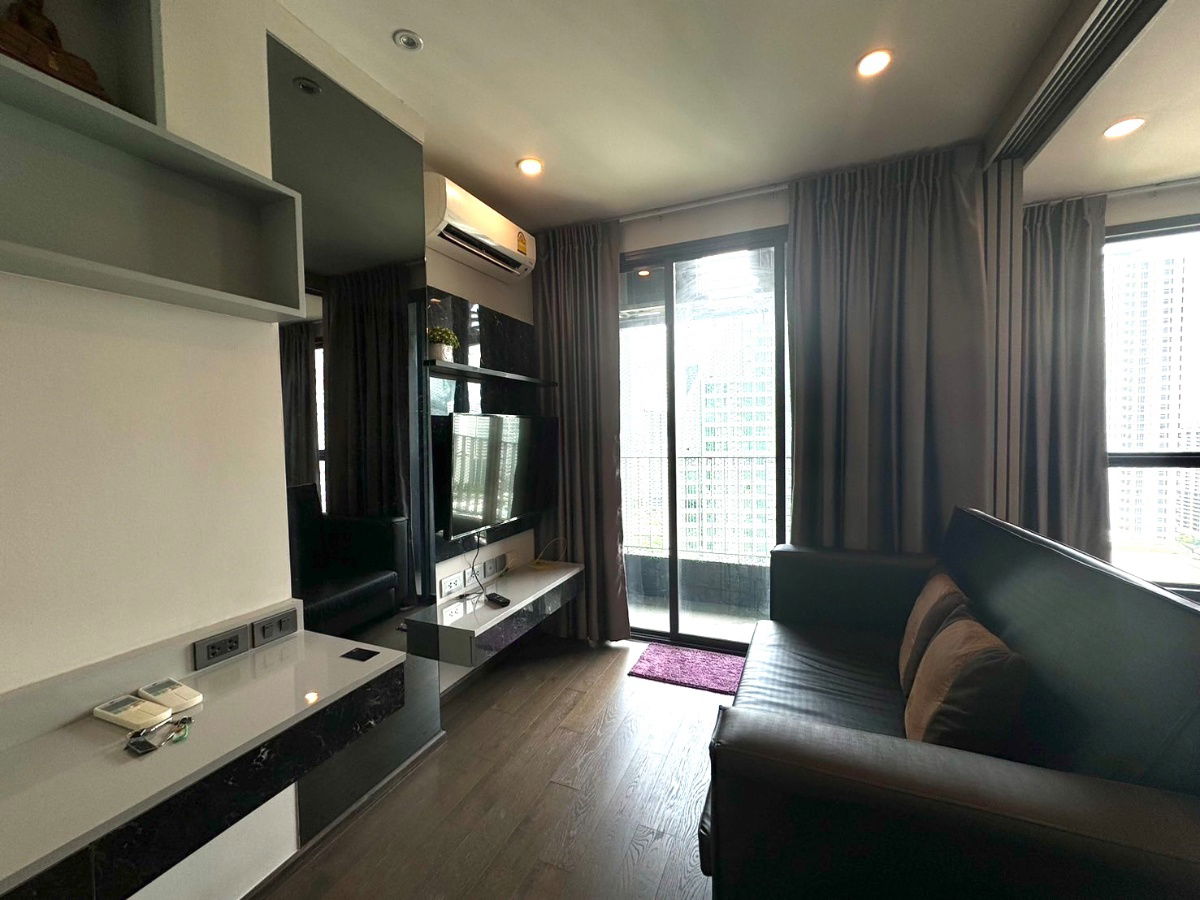 🚨 New room 🚨 For rent IDEO Q Siam Ratchathewi, beautiful room, ready to move in . If interested, add Line @255ghzjq (add @ as well)🏠✨