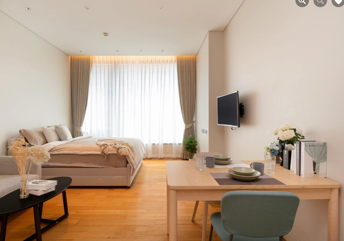 for rent Sindhorn Residence. Studio 33sqm. Line id: @pfagent
