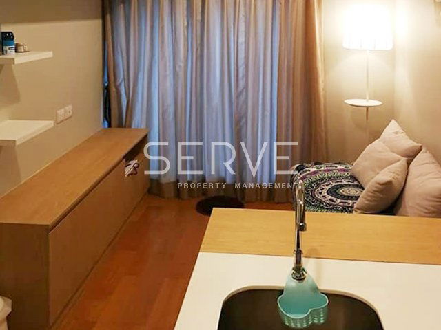1 Bed 30 sq.m. Good Location Shuttle bus to BTS Phrom Phong 600 m. Close to Benchasiri Park at Condolette Dwell Sukhumvit 26 Condo / For Rent