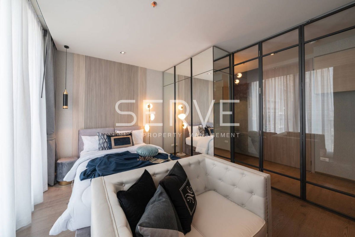 漂亮的装饰单间公寓大房间高层。