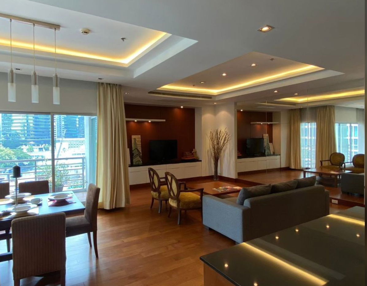 for rent Royal Residence. 3bed 220sqm. Line id: @pfagent