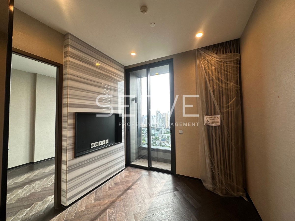 1 Bed with Bathtub High Fl. 30+ Good Location Next to BTS Thong lo 20 m. at The ESSE Sukhumvit 36 Condo / For Rent
