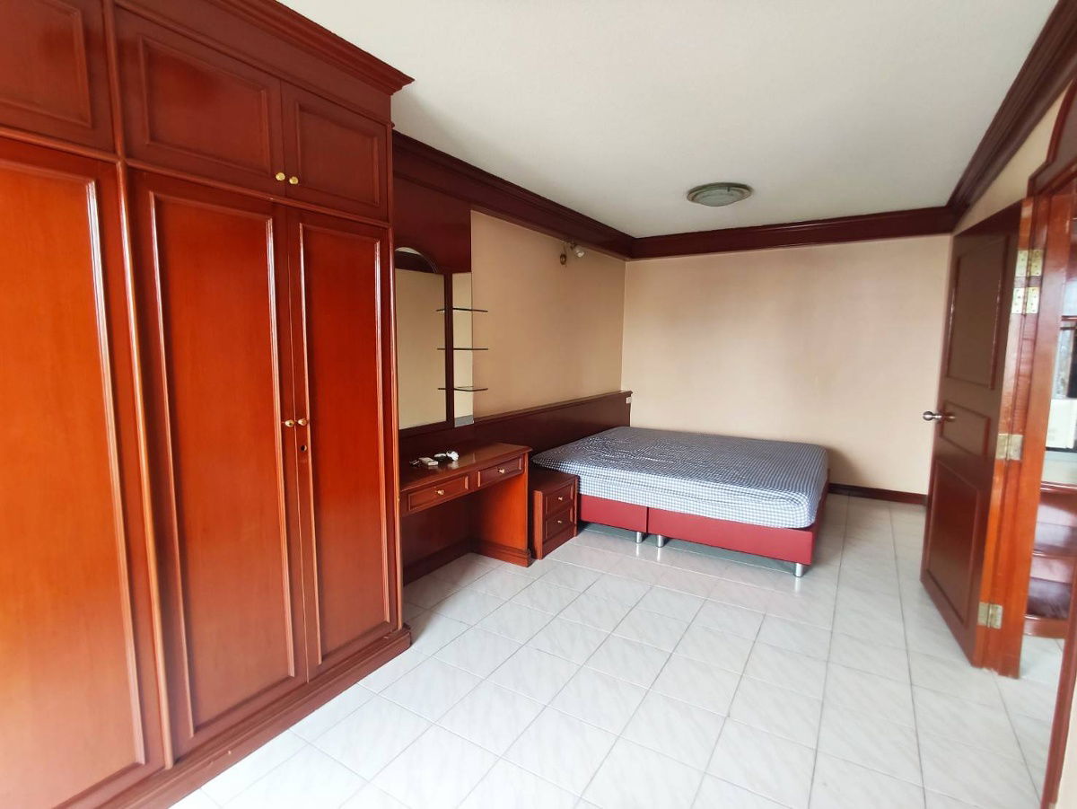 Sarnajai Mansion 300 m to BTS nana