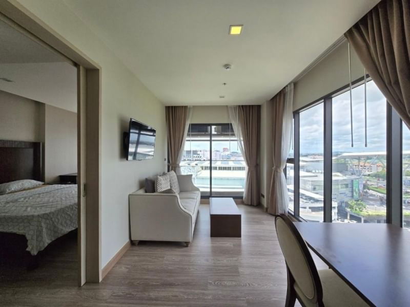 For rent: INFINITY ONE CONDO, luxury condo next to Central Chonburi