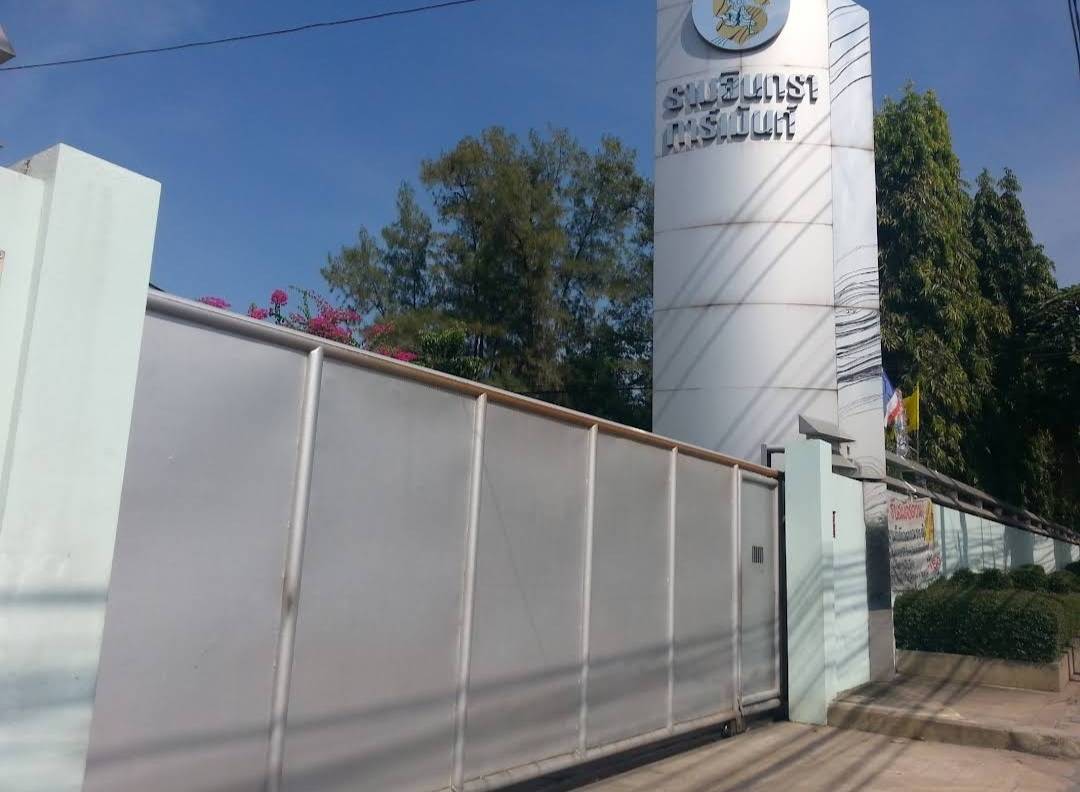 Building in Ramintra studio, for rent