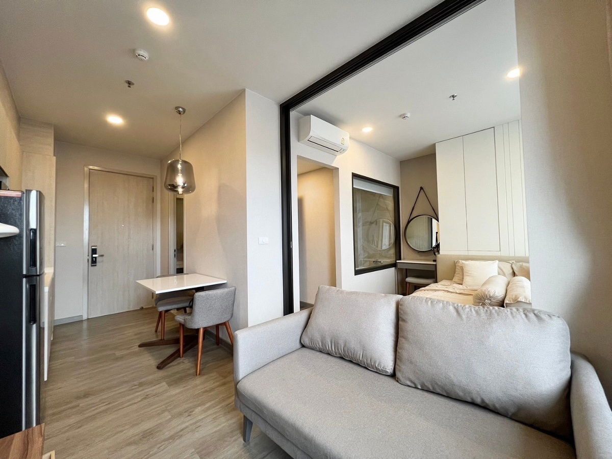 Si Racha တွင်ဗဟိုတည်ရှိသောကွန်ဒိုတစ်လလျှင် THB 16,000 ဖြစ်သည်။