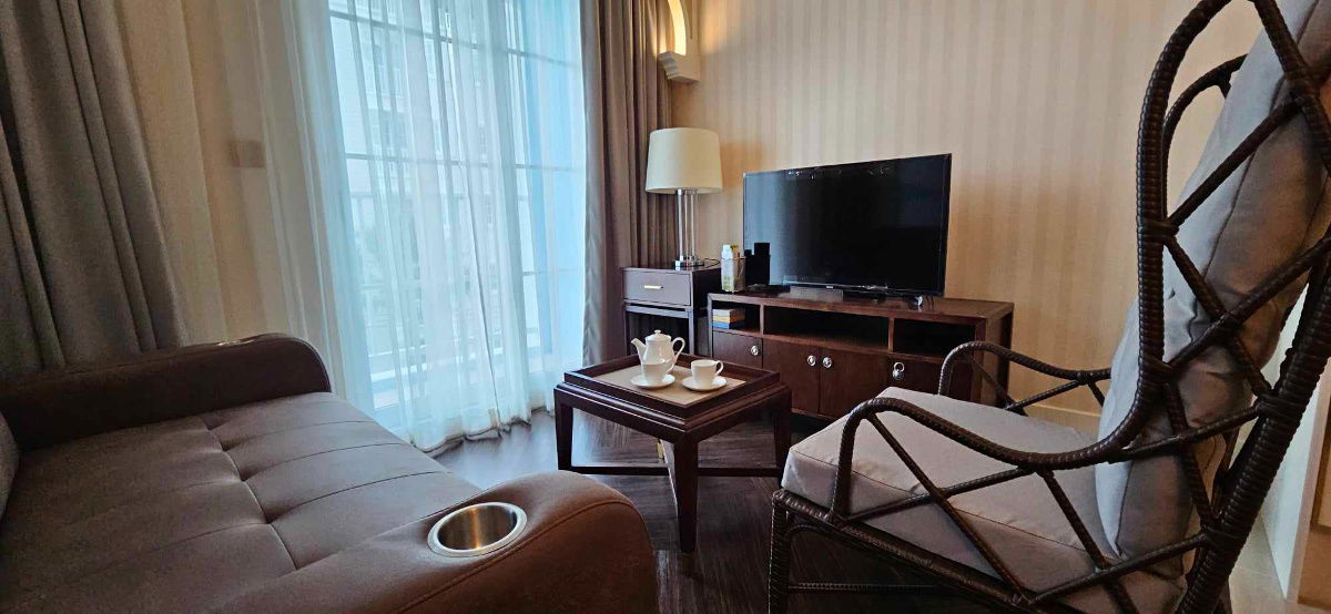 Ready to Move in Beachfront Condo Furnished Room 36 SqM and many amenities for Rent