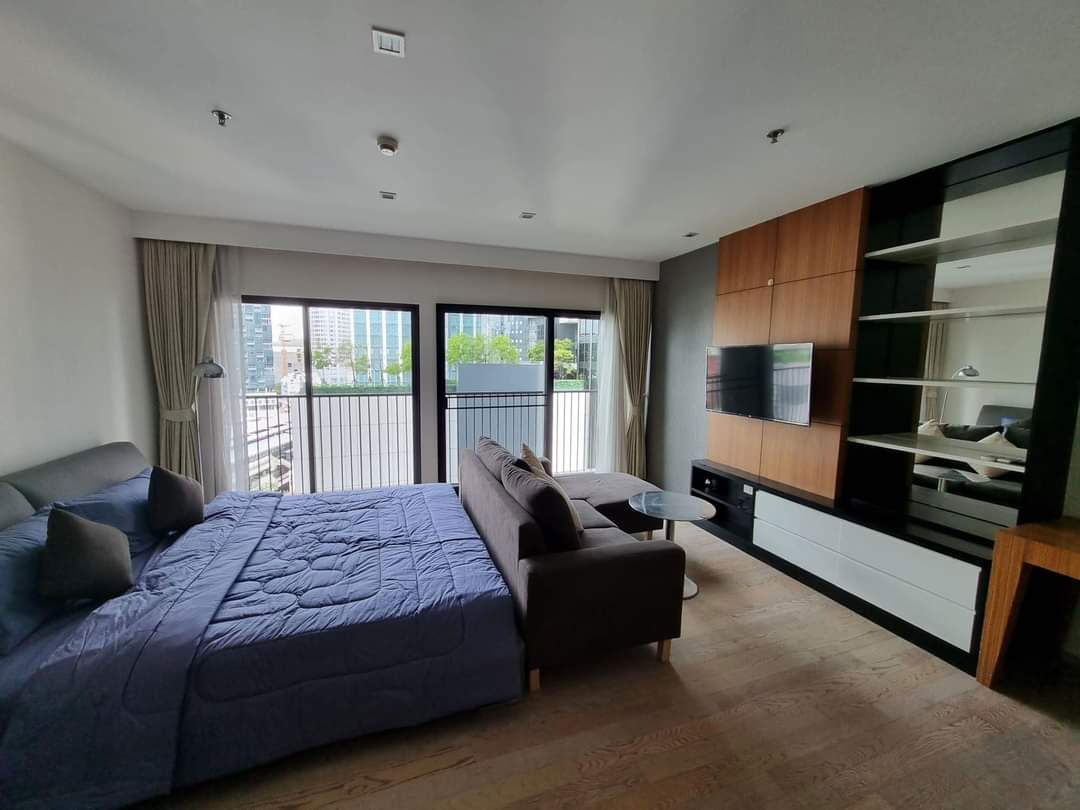 P133 Condo for rent Noble Remix, next to Thonglor BTS, very good location, beautiful room, complete with electrical appliances, ready to move in