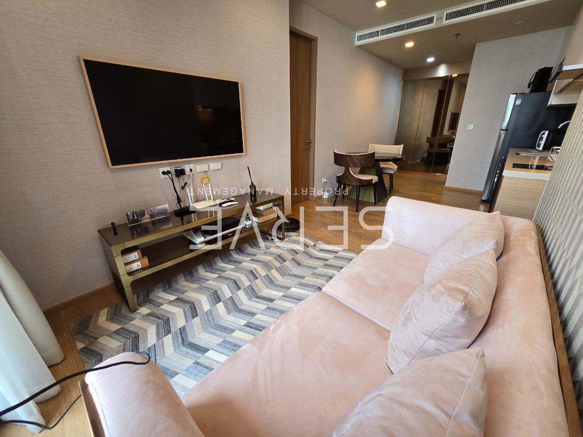 Modern Style 1 Bed Nice Decorate New Condo Good Location Close to BTS Phrom Phong at Noble Around 33 Condo/ Condo For Rent