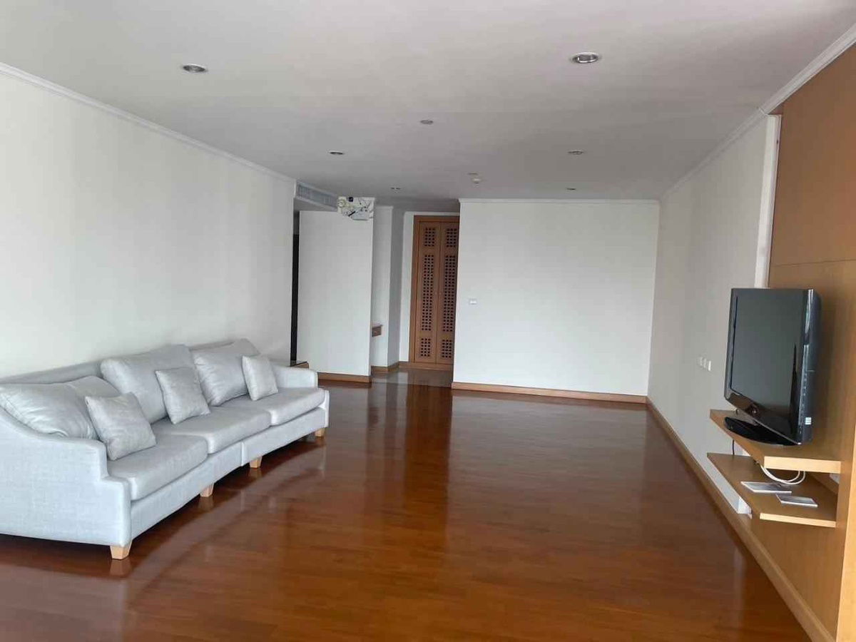 LTH10834–GM Height FOR RENT 3 beds 4 baths size 285 Sq.m. Near BTS Asoke Station ONLY 140k/month