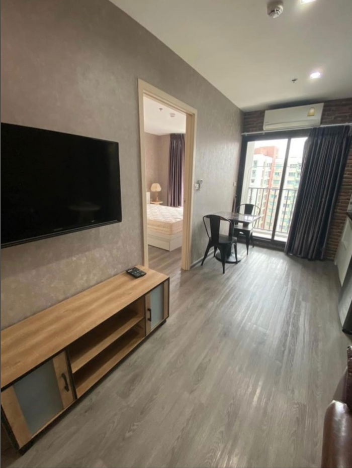 For rent Rich Park at Triple Station, beautiful, ready to move in, near Stamford University. Interested, add Line @841qqlnr