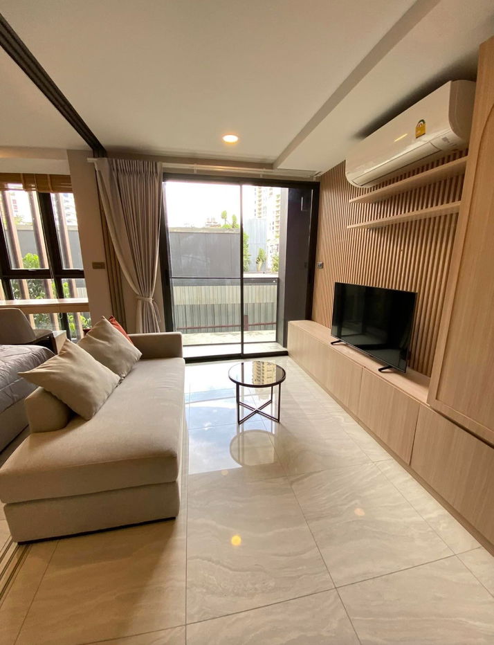 Available 29Nov25! Walden Asoke. 1bed 35sqm. Line id: @pfagent