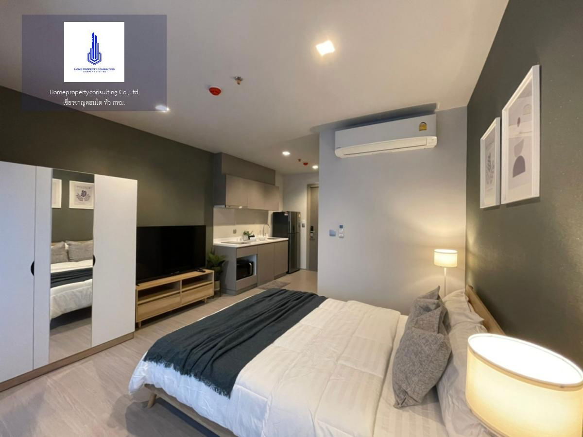 For rent at Life Asoke-Rama 9 Negotiable Line ID: @Condobkk (with @)