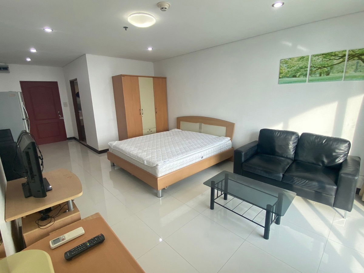 lumpini park view condo for rent