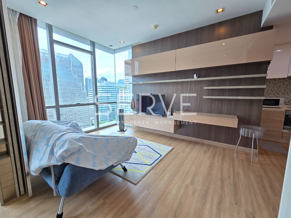 1 Bed with Bathtub 52.08 sq.m. Nice Room & Good Location in Asoke Area MRT Phetchaburi 500 m. at The Room Sukhumvit 21  Condo / For Rent