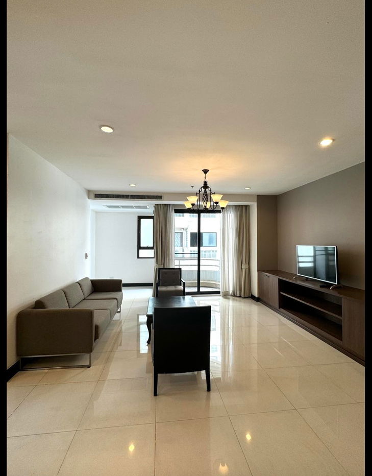 for rent Charoenjai Place Ekkamai12. 2bed 160sqm. Line id: @pfagent