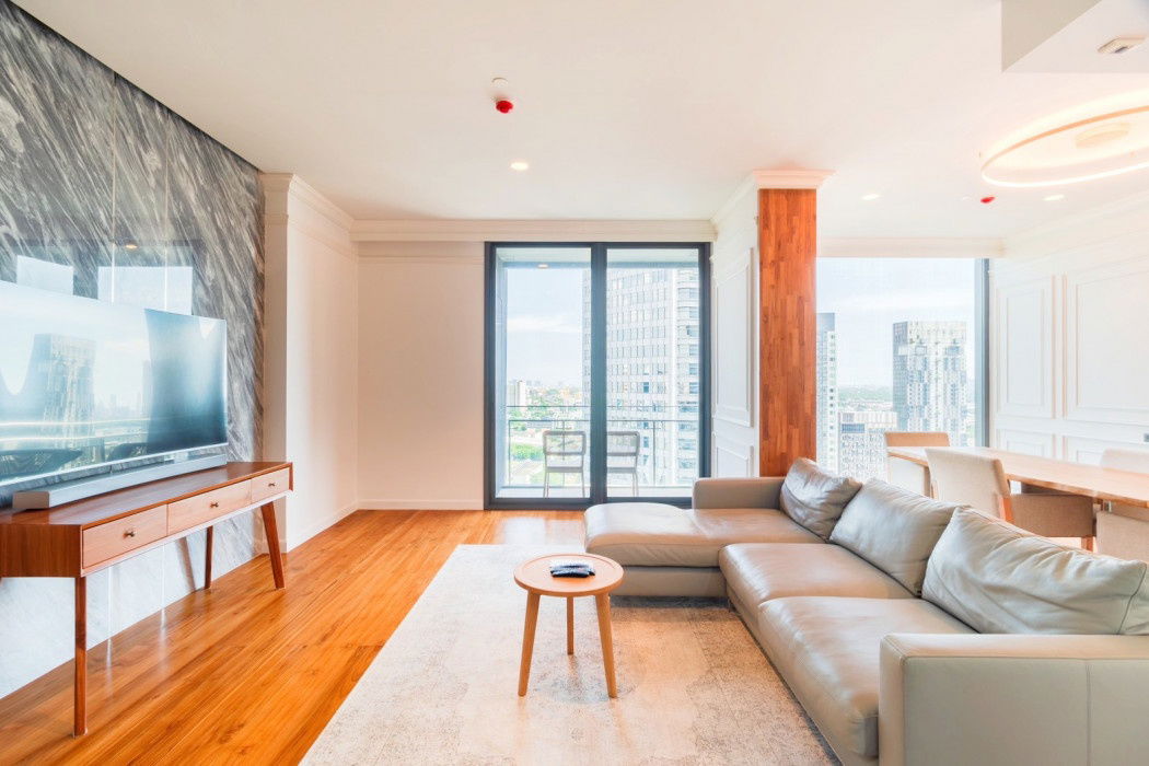 出租 LAVIQ Sukhumvit 57，2 间卧室，115 平方米，私人角落房间，24 楼，靠近 BTS Thonglor