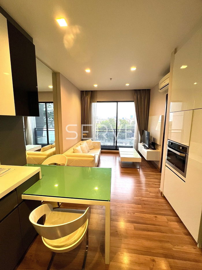 1 Bed with Bathtub Large Room Good Location Close to MRT Thailand Cultural Centre 220 m. @  IVY Ampio