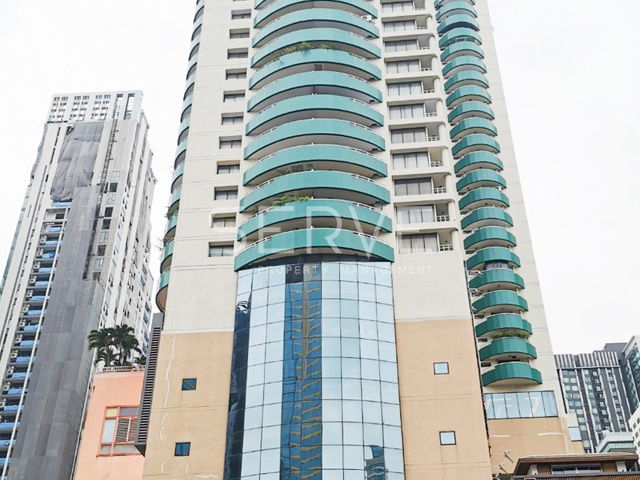 2 Beds 2 Baths with Bathtub 148 sq.m. Good Location BTS Asok 300 m. & MRT Sukhumvit 100 m. at Las Colinas Condo / For Rent