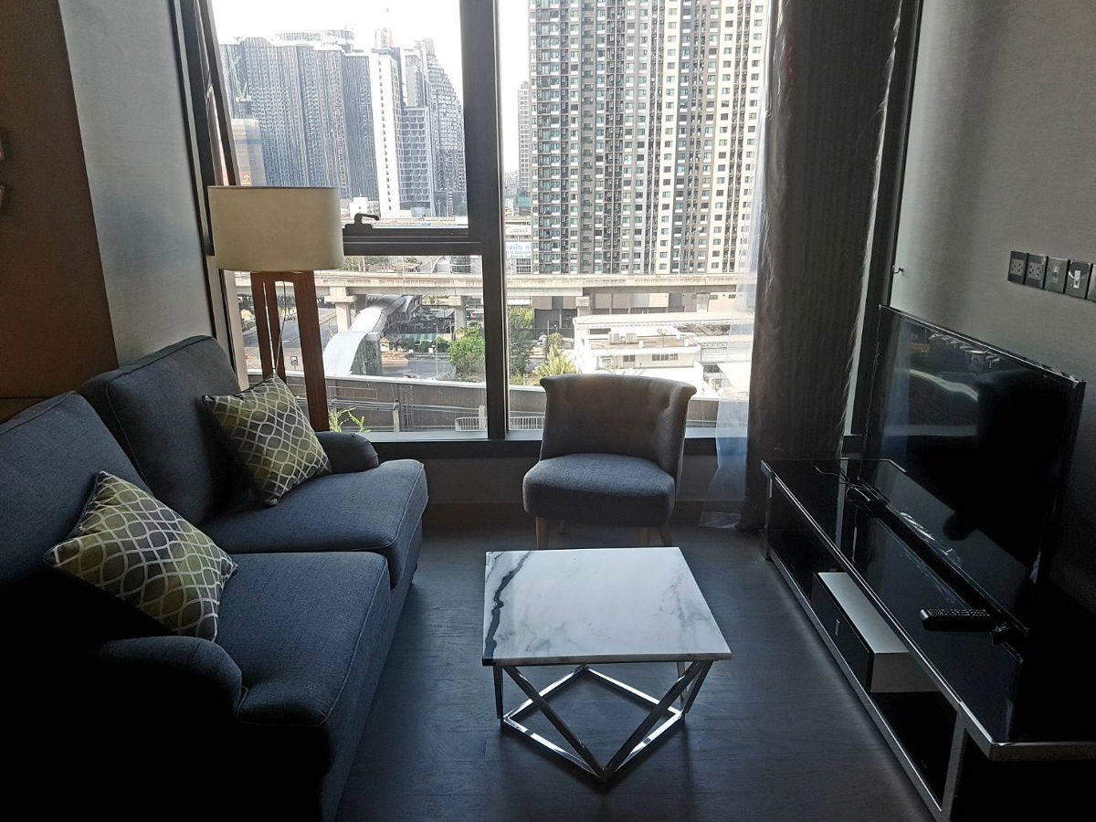 1 Bed  Unblock city view Good Location Close to BTS & MRT Sukhumvit station and MRT Phetchaburi station @ The Esse at Singha Complex