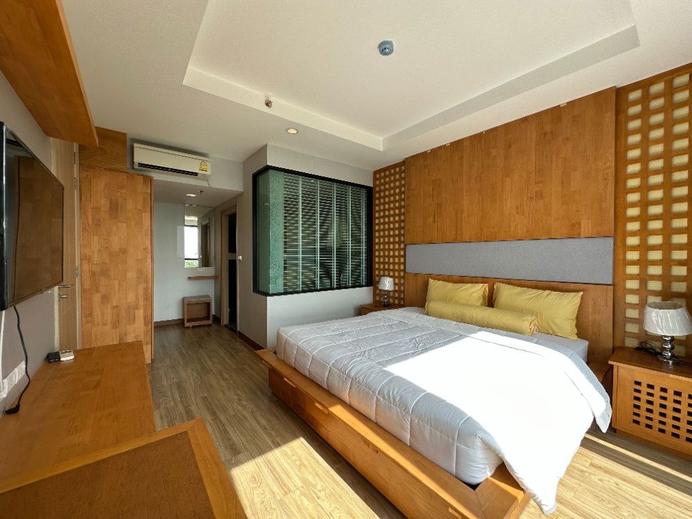 For rent: Ladda Plus Condo Sriracha, near Robinson, 6th floor, Building A, Seaview, area 48 square meters, fully furnished, ready to move in.