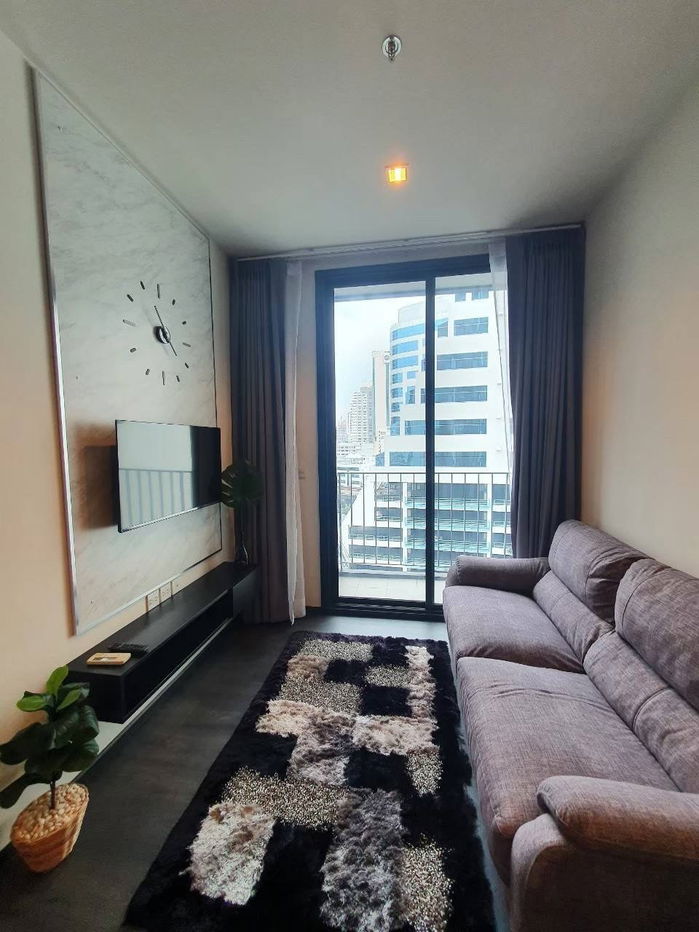 Edge Sukhumvit 23 for rent only 22,000 baht room size 35 Sqm.  Line : @apopplace