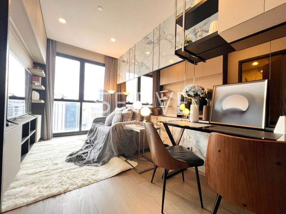 1 Bed Nice Room High Fl. 15+ Good Location Next to MRT Sukhumvit 20 m. & BTS Asok 230 m. at Ashton Asoke Condo  / For Rent