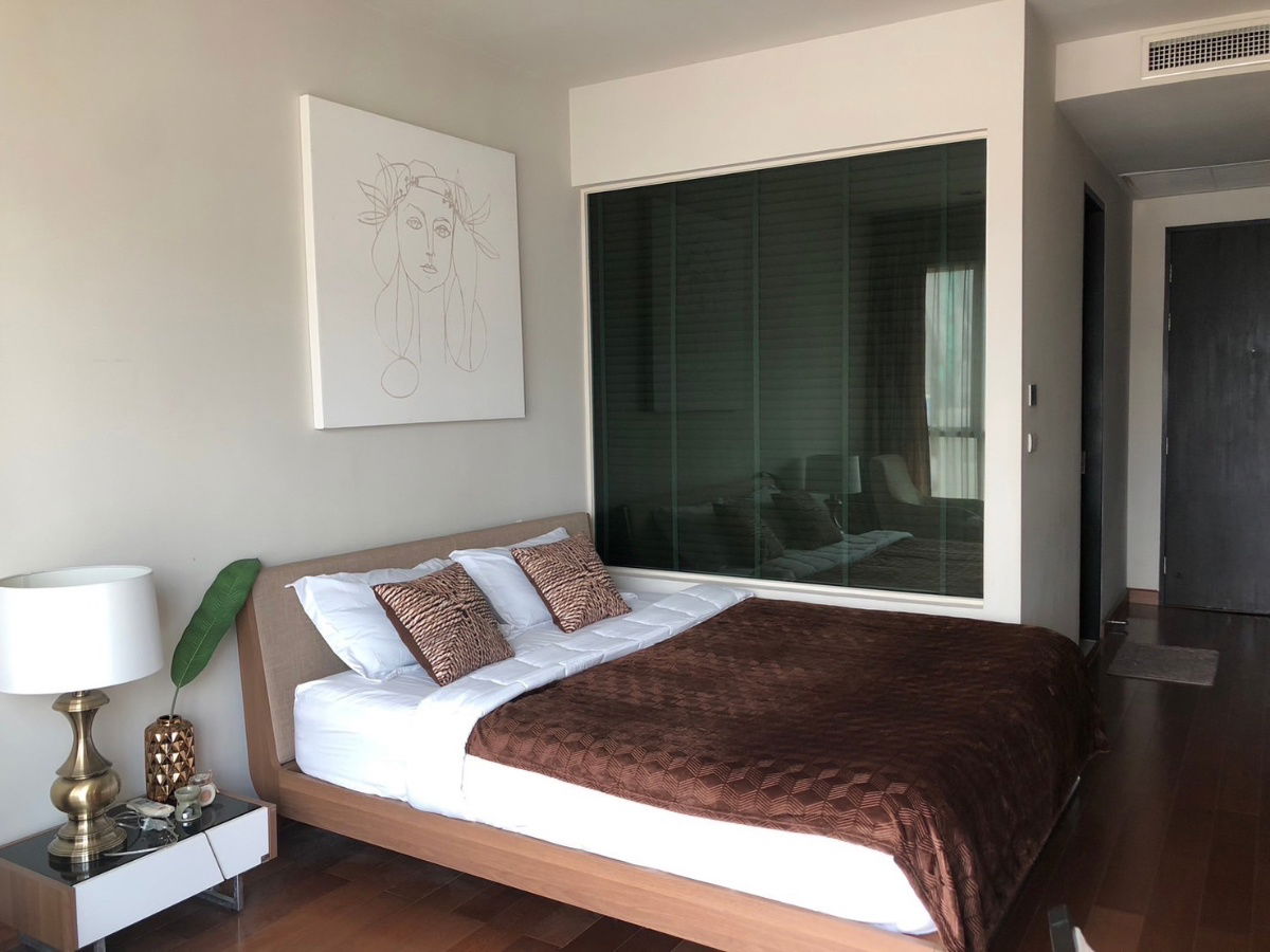 Renting The address chidlom studio big size