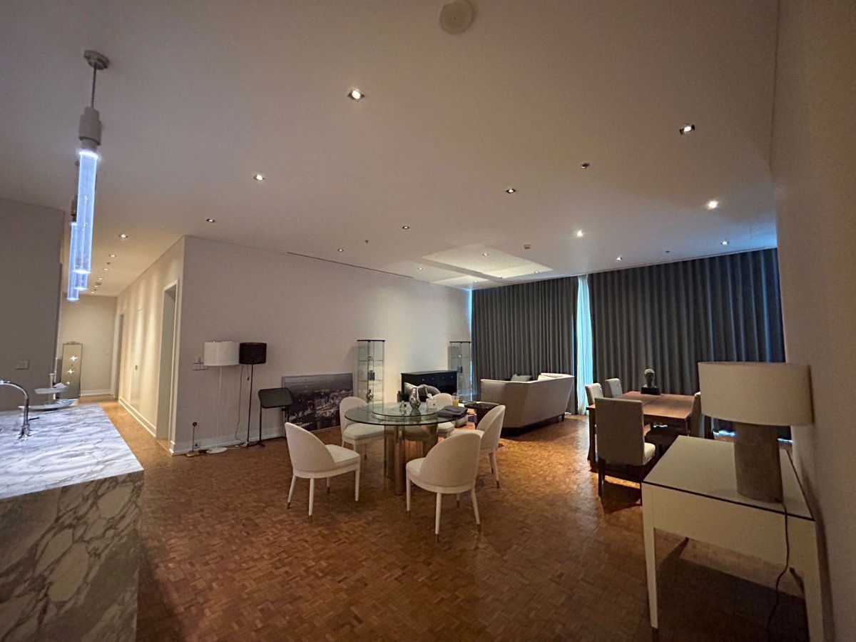 Renting The ritz carlton 3bed with maidroom