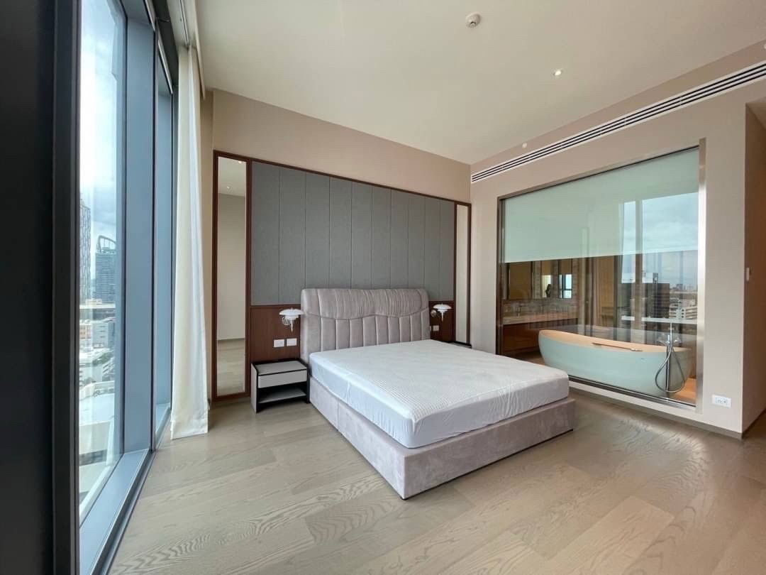 LTHC11060-Scope Langsuan (pet friendly) Condo For rent 3beds 3baths Size 241 sqm. Near BTS Chit Lom ONLY 480k/month.