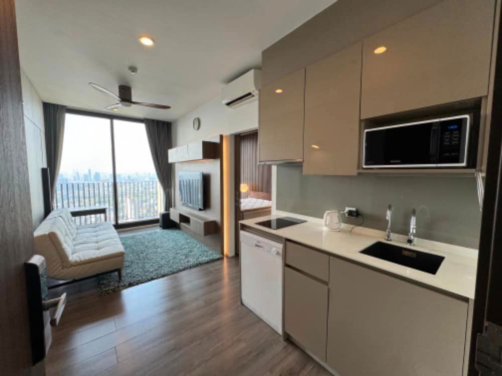 For rent at Whizdom Essence Sukhumvit , More Rooms available, Fast response via LINE, Price Negotiable