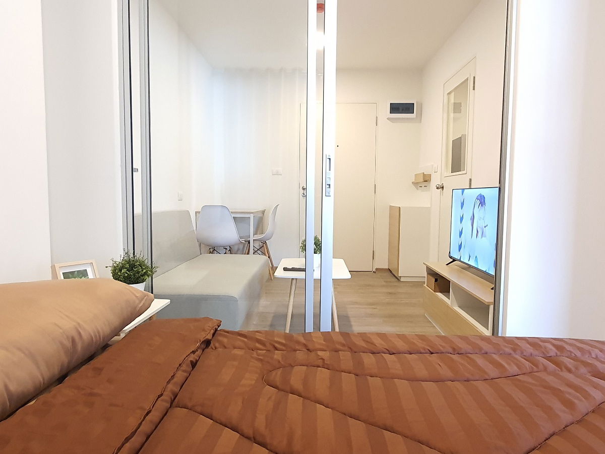 For Rent 26.5 Sq.m. Condo Sena Kith Srinakarin-Sridan Close to Shopping and Dining Areas, near MRT Yellow, BTS Green Line