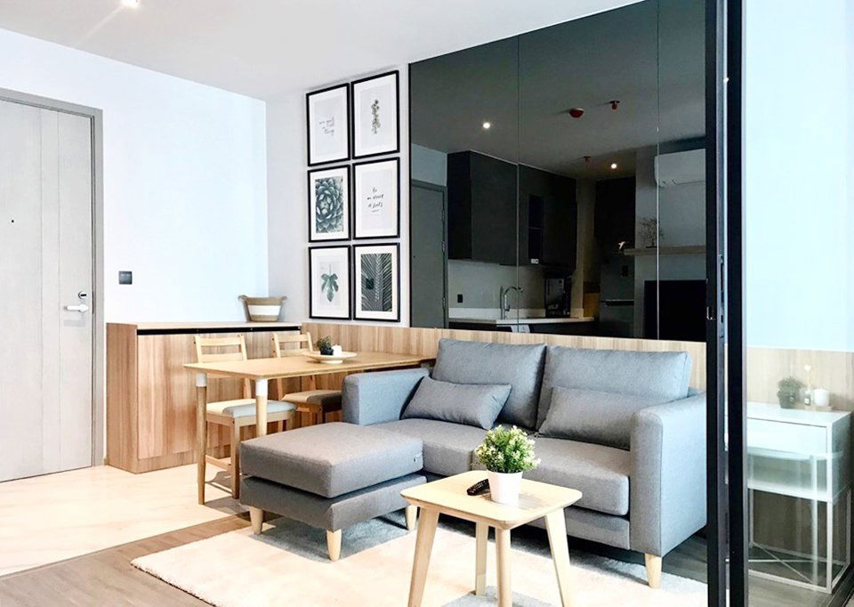 1 Bed with Partition Homey Style High Fl. 20+ Good Location BTS Ekkamai 300 m. at RHYTHM Ekkamai Condo / For Rent